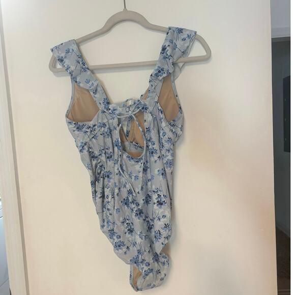 NWT A Pea in the Pod Ruffled Maternity Floral Swimsuit Light Blue Size M - Picture 6 of 7